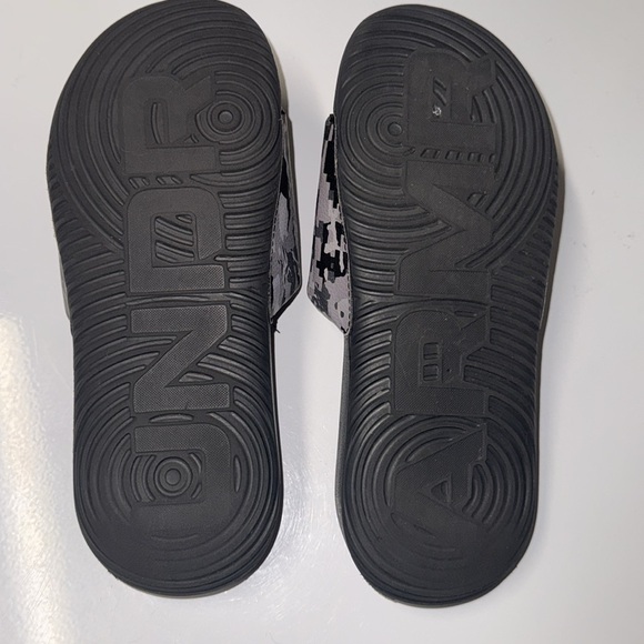 Under Armour Kids Camo Black Slide Sandals boys youth size 5 - Picture 3 of 4